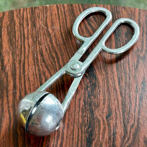Vintage Metal Meatball Tongs – Mid Century Food Scoop Tool Taiwan Kitchen Gadget - Picture 7 of 9
